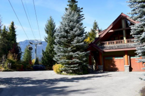CEDAR HOLLOW 11 Ski-In Ski-Out Huge Living Space Private Hot Tub Garage Whistler